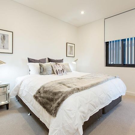 Luxury Four Bedroom Apartment With Swimming Pool Wagga Wagga Luaran gambar