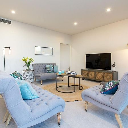 Luxury Four Bedroom Apartment With Swimming Pool Wagga Wagga Luaran gambar