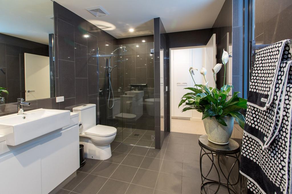 Luxury Four Bedroom Apartment With Swimming Pool Wagga Wagga Luaran gambar