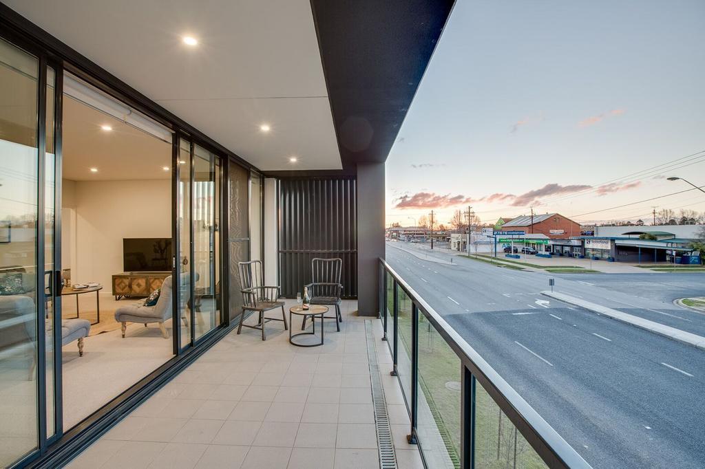 Luxury Four Bedroom Apartment With Swimming Pool Wagga Wagga Luaran gambar