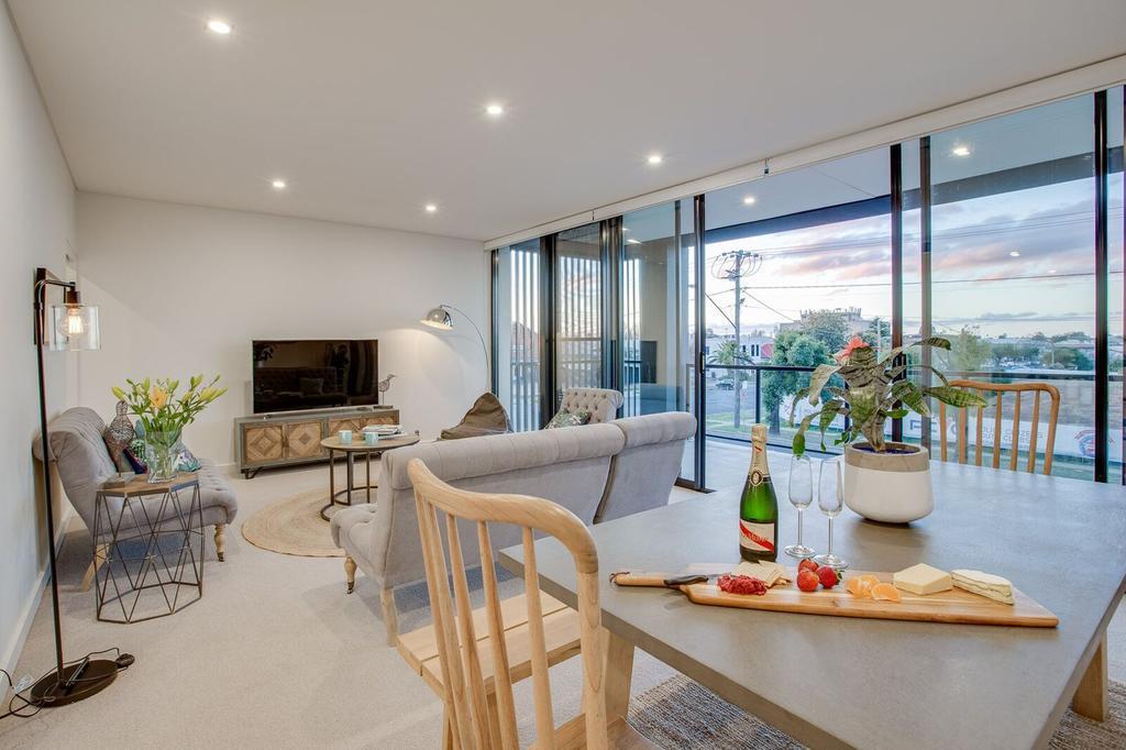 Luxury Four Bedroom Apartment With Swimming Pool Wagga Wagga Luaran gambar
