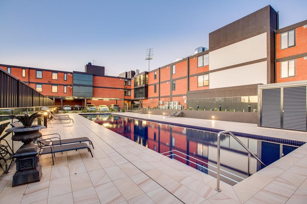 Luxury Four Bedroom Apartment With Swimming Pool Wagga Wagga Luaran gambar